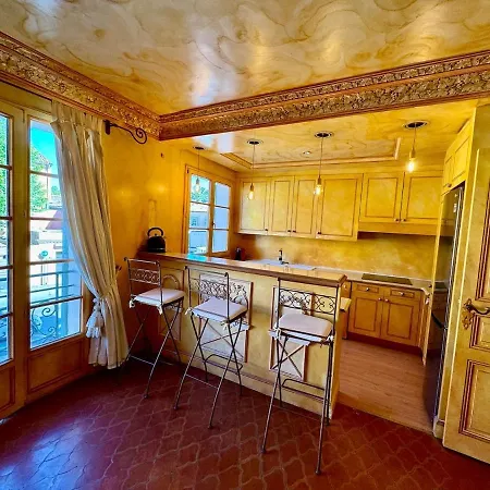 Place Des Lices, Daire *