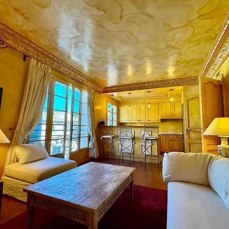 Place Des Lices, Daire